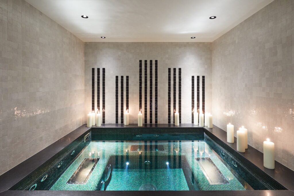 grand hotel du palais royal jacuzzi