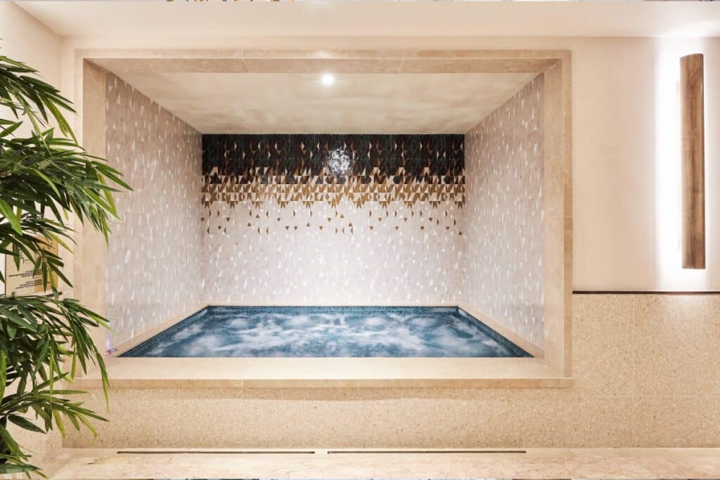 grand powers jacuzzi
