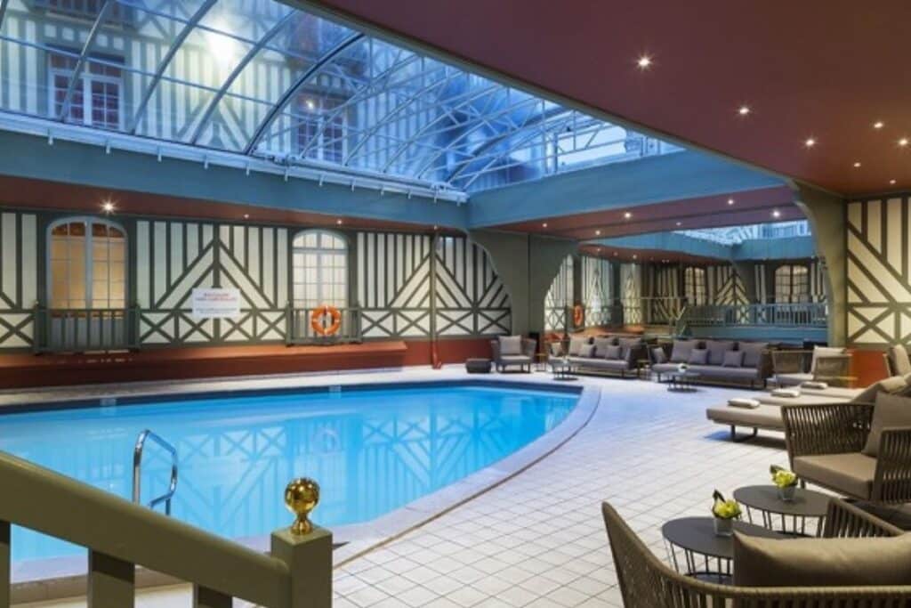 hotel barriere le normandy piscine
