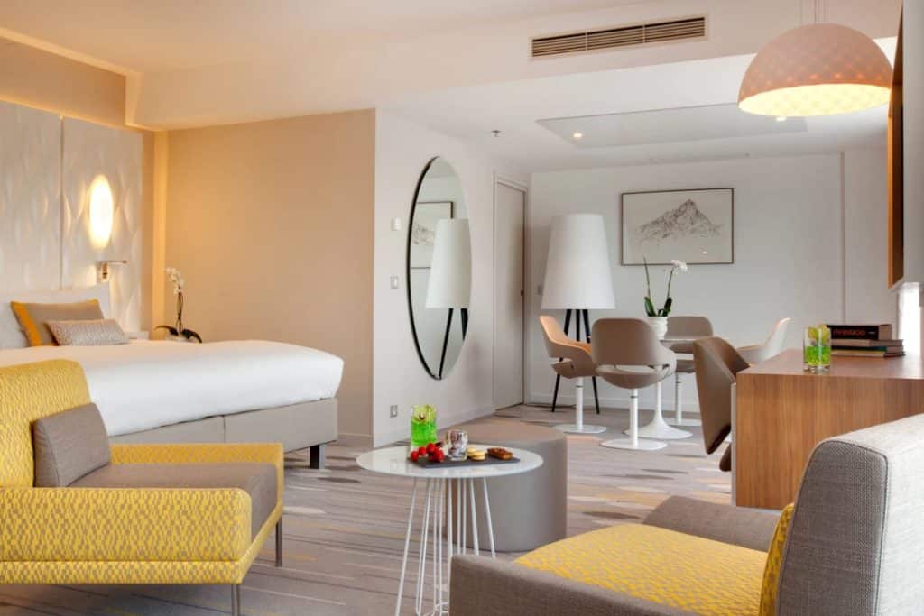 hotel renaissance 4