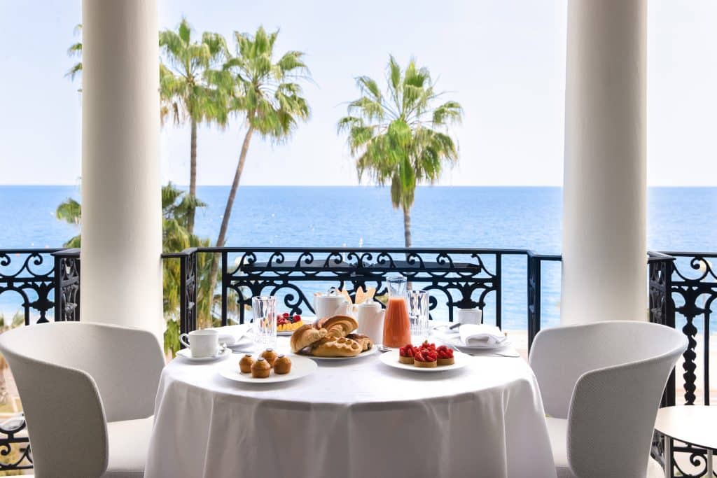 le negresco suite petit dejeuner room service (c) gregoire gardette4250 hd