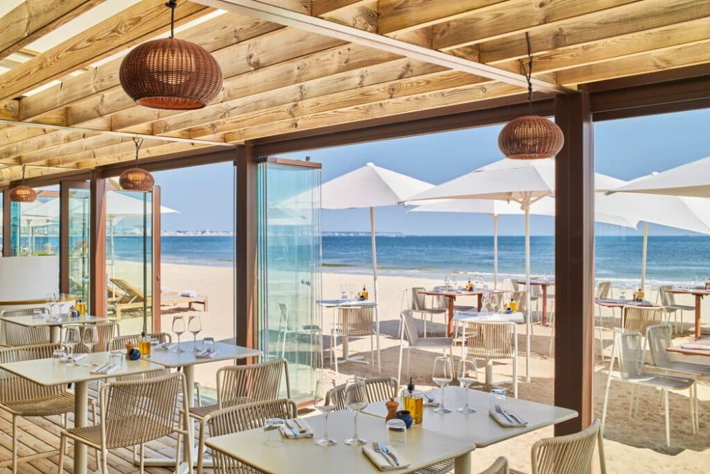 barriere la baule terrasse plage