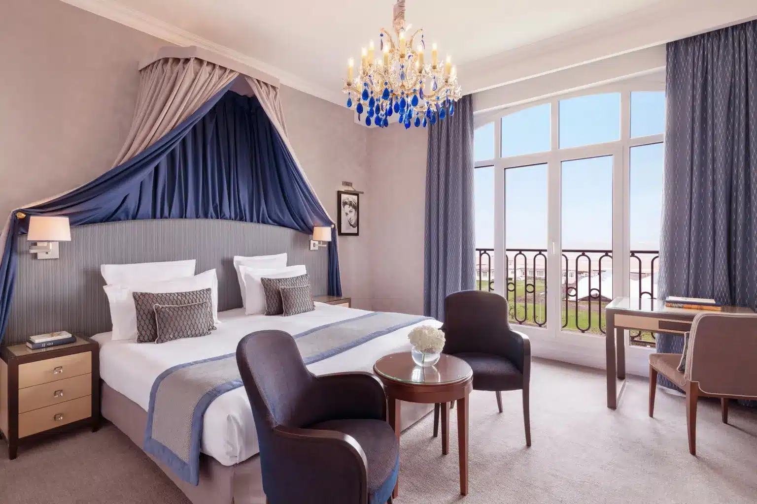 junior suite liz taylor