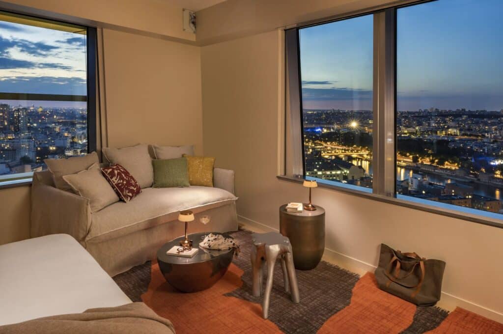 suite panoramique vue tour eiffel seine nuit