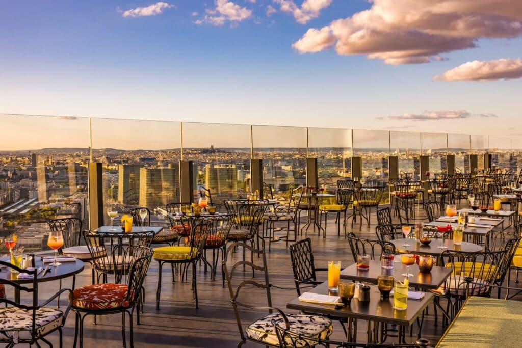 too tactac skybar day